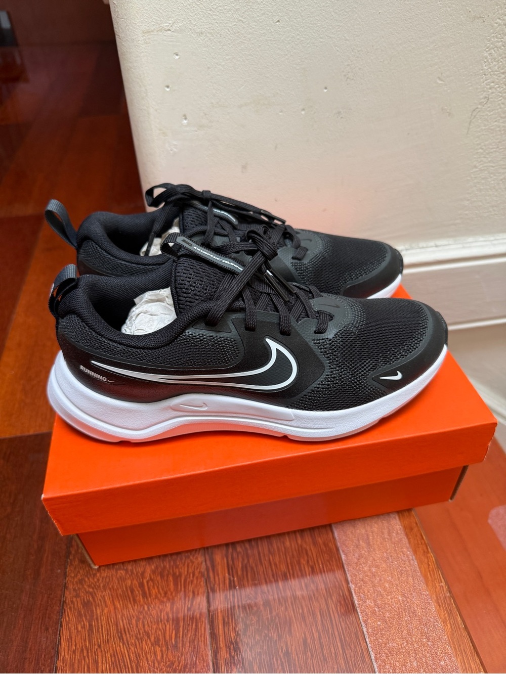 Nike Cosmic Runner Athletic Running Shoes